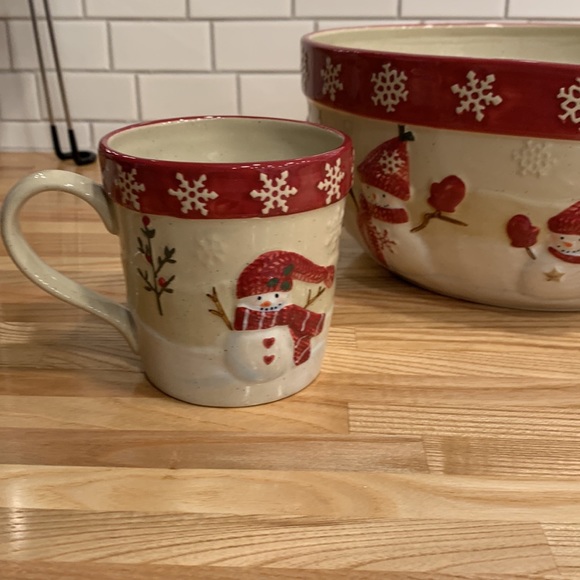 NWOT beautiful mixing bowl and matching mugs, $25 - Picture 2 of 6